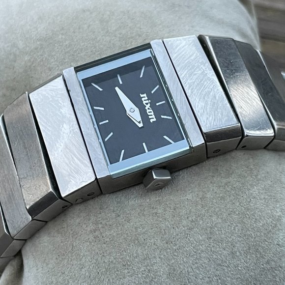 Nixon Accessories - Nixon Women Wristwatch SEDUCTRESS THE SIREN Silver Tone Analog Watch water resis